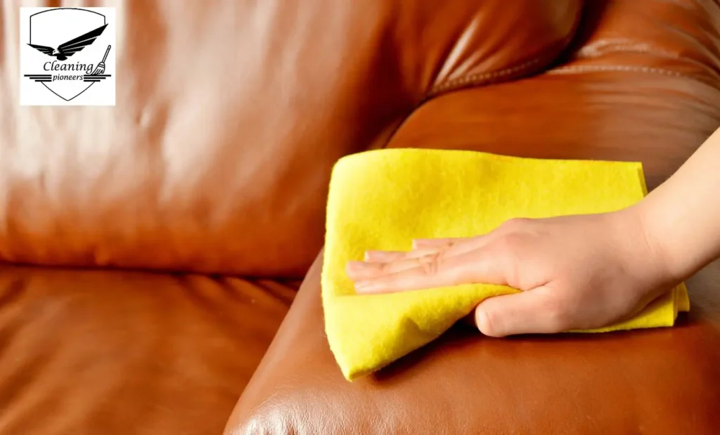 الوقاية من التلف احد اولويات طريقة تنظيف الكنب الجلد في المنزل بشكل صحيح